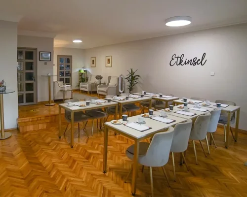 Ankara’da Kiralık Toplantı Salonu: Profesyonel Toplantılarınızın Adresi Etkinsel Etkinlik